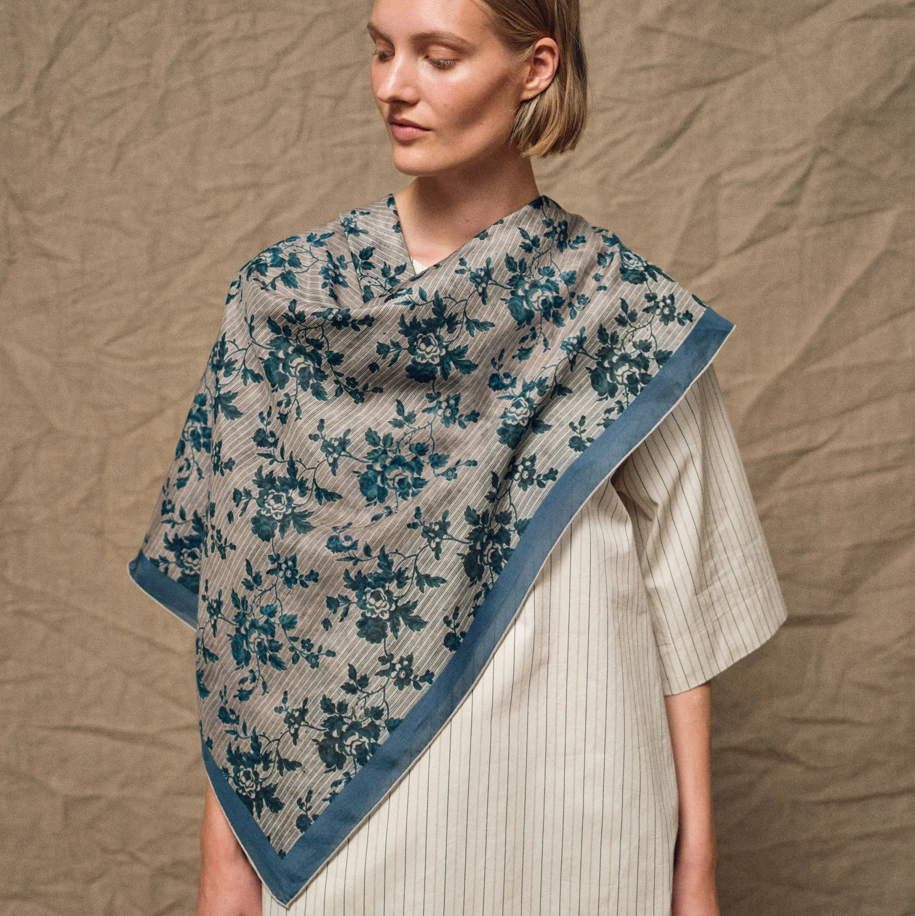 Tapis Noir Large Light Blue Stripe Scarf