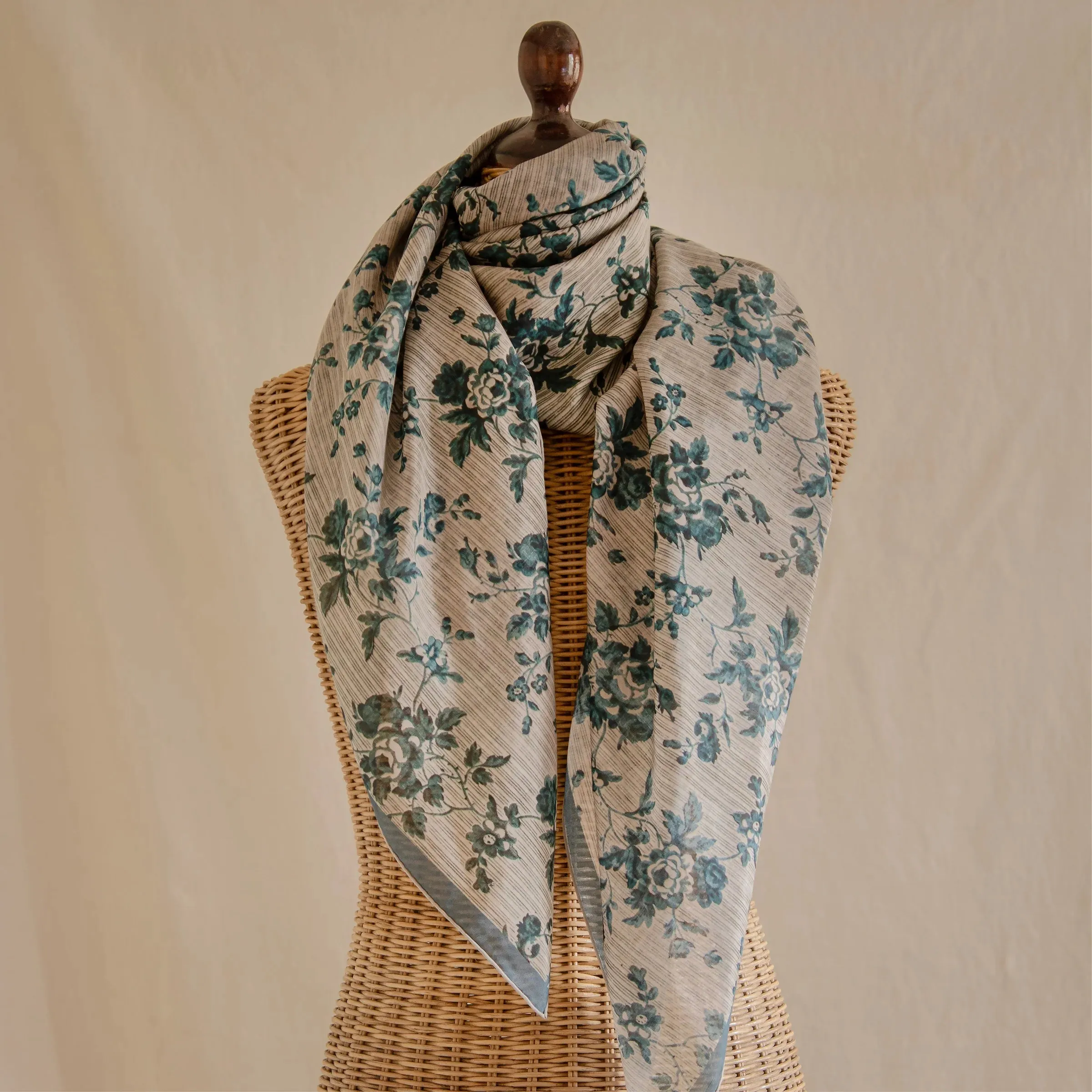 Tapis Noir Large Light Blue Stripe Scarf