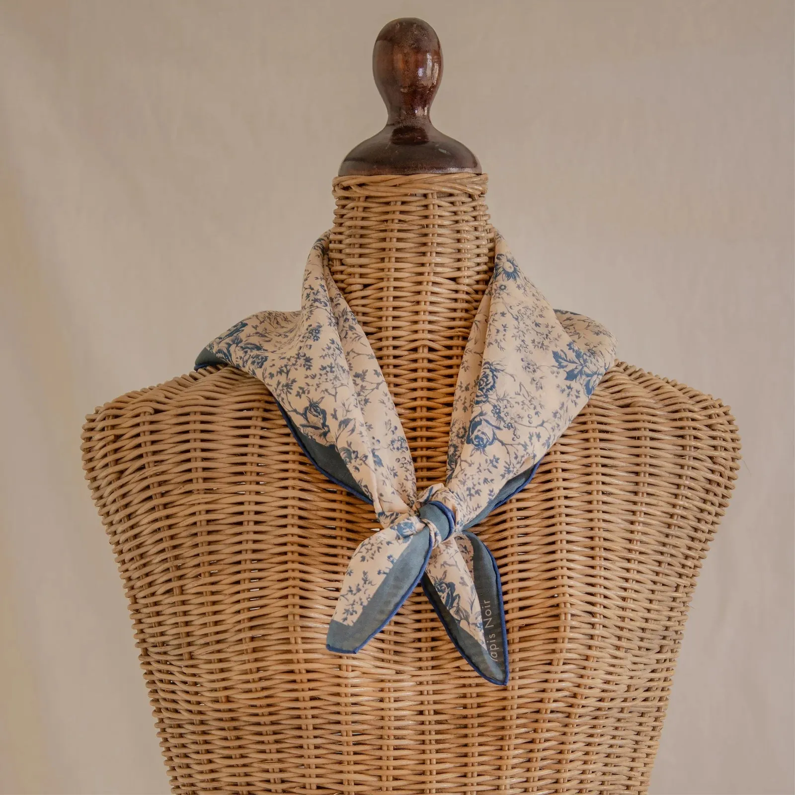 Tapis Noir Light Blue Flower Toile Scarf