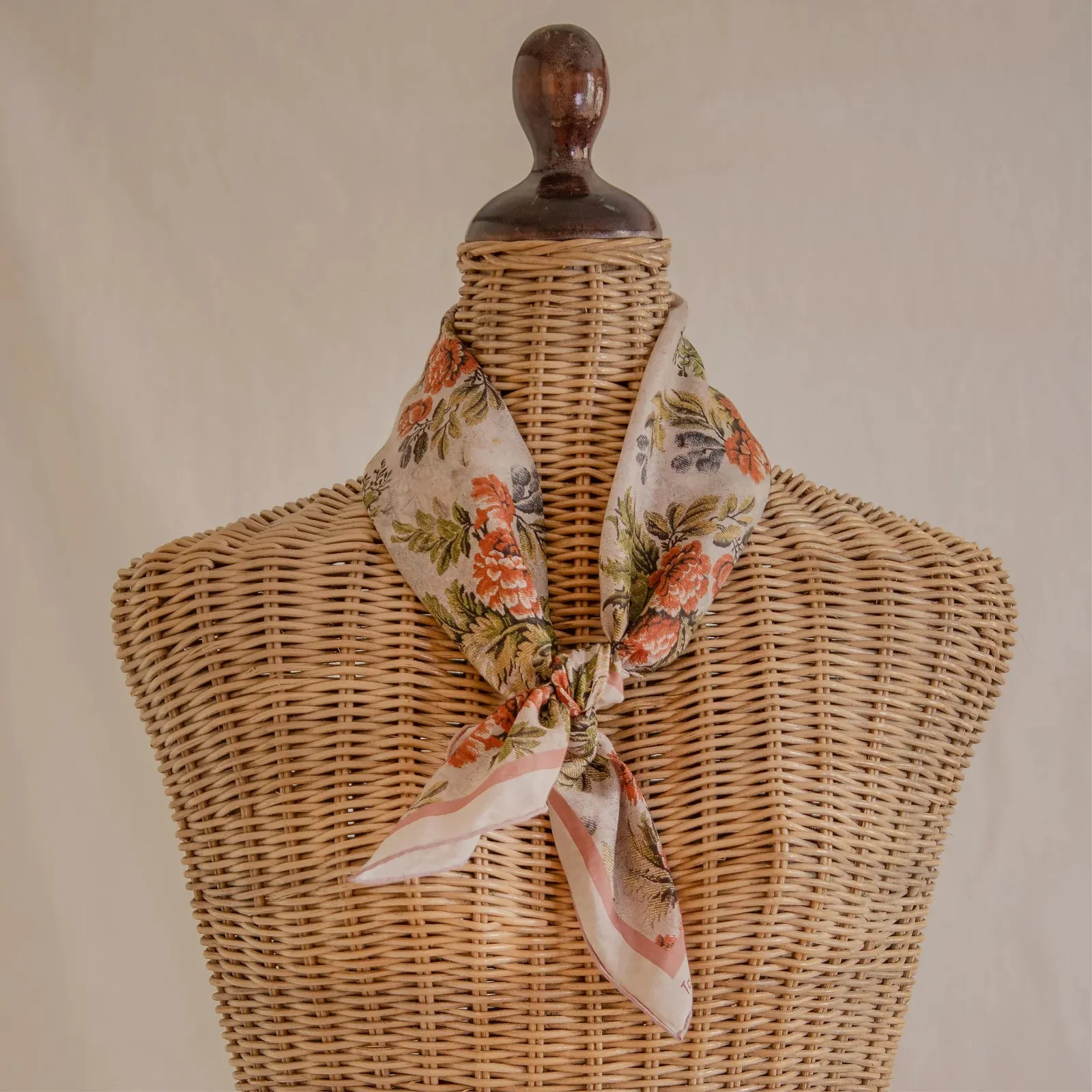 Tapis Noir Light Peach Flower Scarf