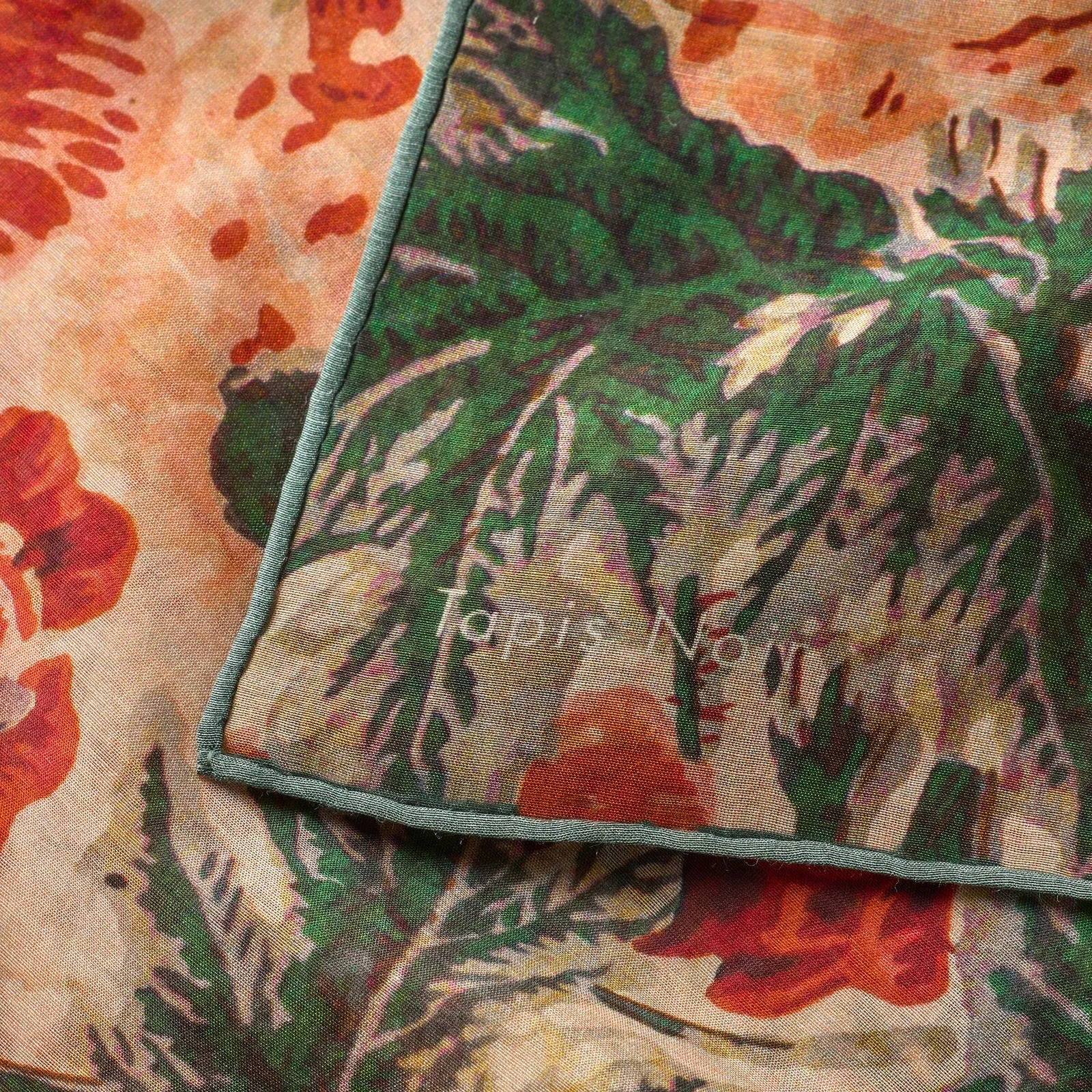 Tapis Noir Light Warm Flower Scarf